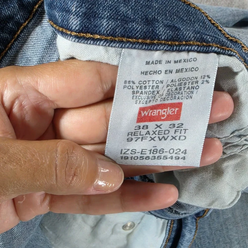 Wrangler Jeans‎ Mens 38x32 Light Wash Relaxed Fit Distressed Denim 97FXWXD